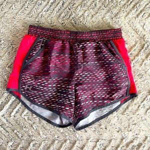 Under Armour Womens Pink and Grey
Heatgear Loose Fit Training
Running Shorts Xs